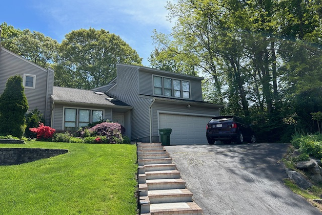 Front of House - Furnished Townhouse 3 bedroom 2-1/2 baths Port Jefferson Village