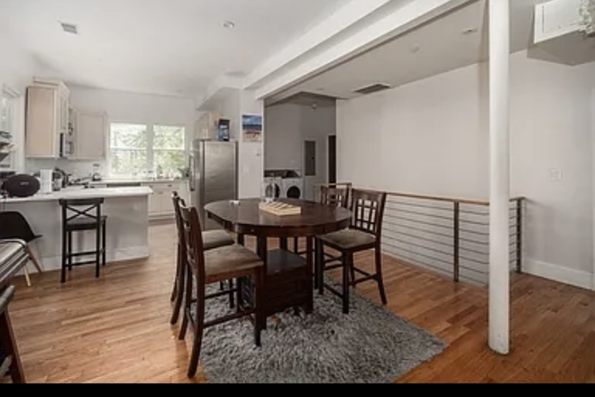 Kitchen - Apartment close to campus *SUBLET*
