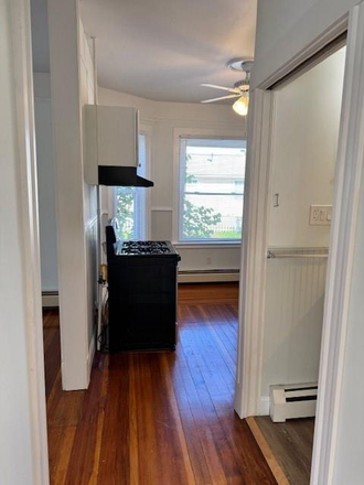 kitchen - 1 bed June 1 close to Blackstone Blvd. Apartments