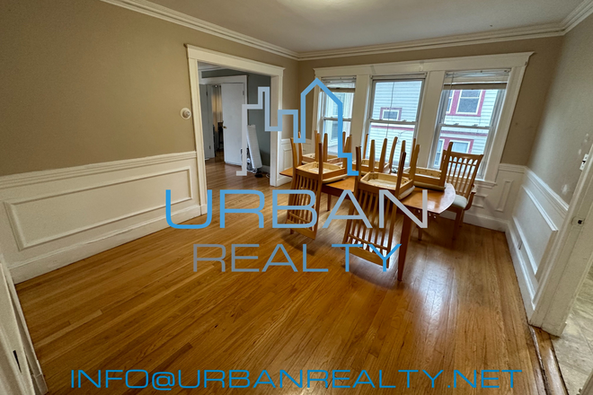 DINNING ROOM - ***NOW LEASING JUNIOR YEAR 2026-2027**LARGE 6 BED DUPLEX ON GERALD  BACKYARD,DECK,BASEMENT** Apartments