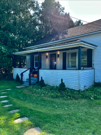 Outside - The Cozy Cavern House