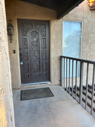 Exterior Entry - Tamarack Condo close to campus