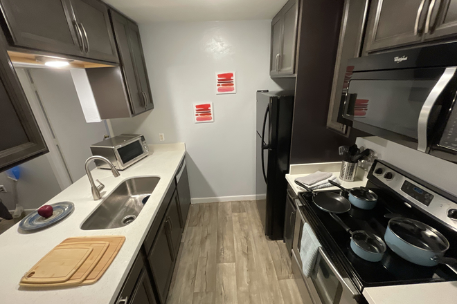 New Kitchen - University Terrace West Condominiums