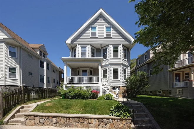 front2 - 5BR 2 Bath spacious two floor apartment on quiet street, walking distance to bus and commuter rail