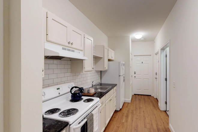 Kitchen - Campus Heights Apartments