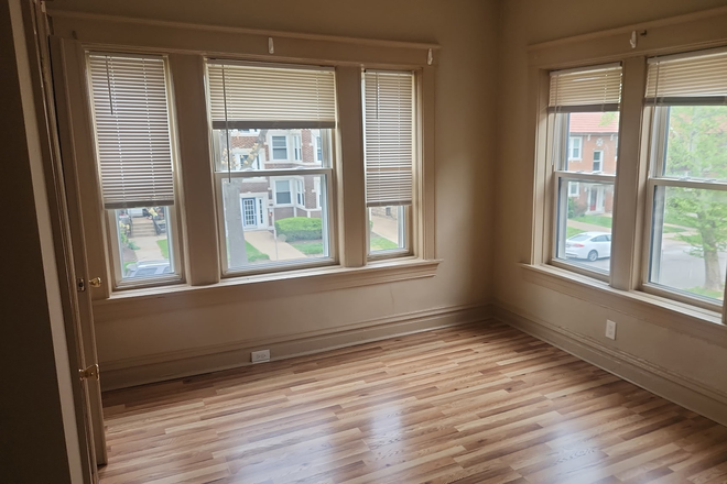 Bedroom 1 - Living in the Loop - Cates 2E Triplex