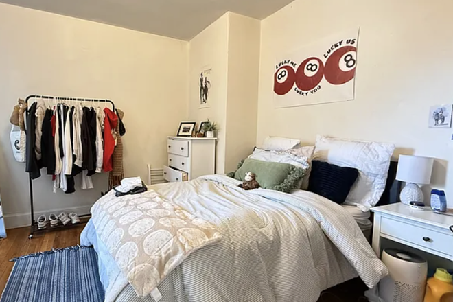 Bedroom - Sublet Apartment Walkable to Campus