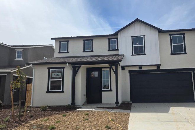 Front of the house - Beautiful Newer Home in Bella Oak Community