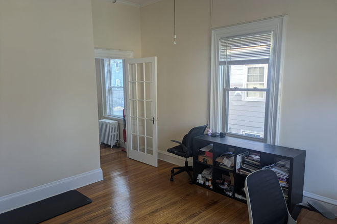 Living room - 1 Bedroom Apartment Sublet from June - August