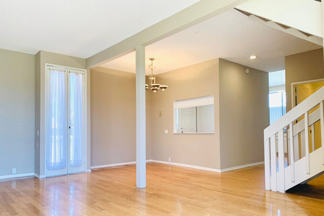  - LIVE IN LA JOLLA! LOVELY TOWNHOME WITH BEAUTIFUL OCEAN VIEWS! $5,495/mo