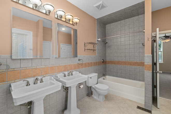 bathroom - 1925 Lasalle Apartments