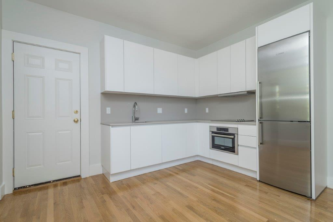 1 - Renovated Brighton 2 Bed | Near Cleveland Circle & Green Line | Parking Available