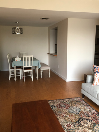 Dining Room - Apt walking dist to MIT, next to 2 libraries, blue bike, star market, bus ride to Harvard