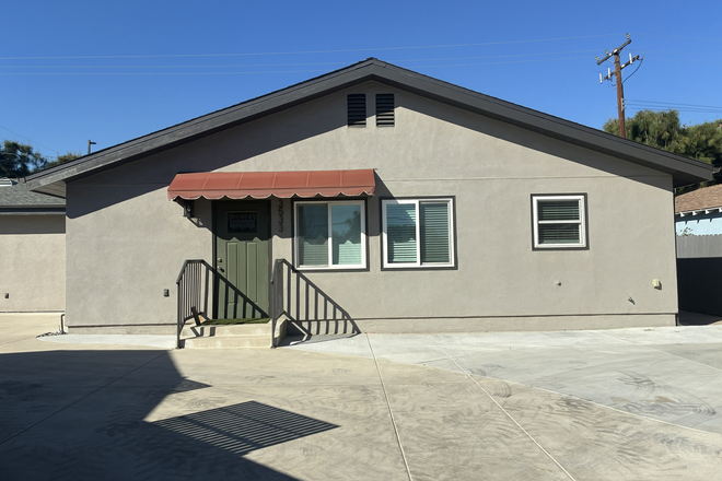 Front of unit - 3 bed/3 bath, private, independent rear unit Duplex