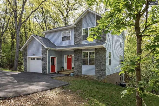 Exterior - Very close to JMU - 3 bedroom house with a very large backyard and a patio