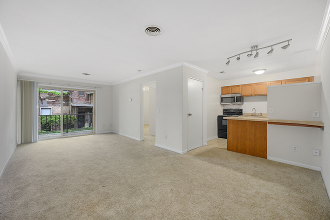 Living Room - 3336 Jefferson Avenue Apartments