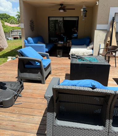 Backyard - East Boca  less than a 1/2 mile away from FAU.  I have 1 bedroom with a private entrance/par Townhome
