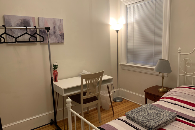 Bedroom with desk & chair - Furnished room-Wiggins St-Princeton Condo