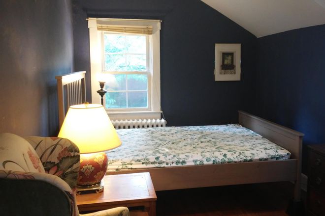 Bedroom #1 - FIVE BEDROOM HOUSE,  WALK  TO UNIVERSITY