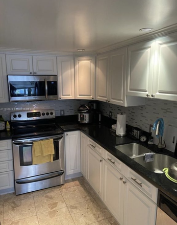 Kitchen - Brickell Biscayne on the water apt