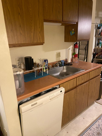 Kitchen - Townhouse for grad student or professional (shared lease)