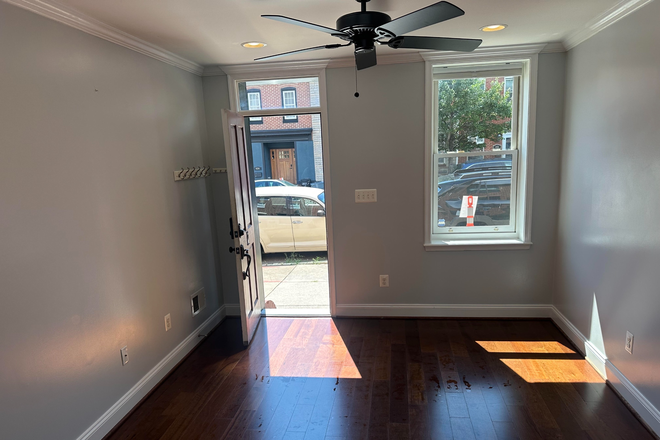 front room - 3 bedroom row house close to Johns Hopkins and Kennedy Krieger