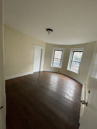 1 - SEPT 2025 - Large 3 Bed near Campus! Great Price! Apartments