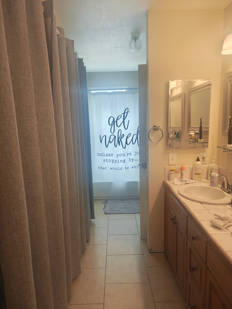 Private Bath room - Room Available for Fall Semester House