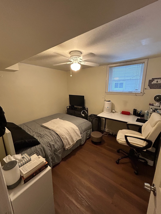 Bedroom 1 - Entire Unit (3BR/2BA) Summer Sublet Triplex