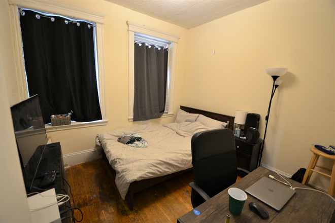 105 Peterborough St. - NO Broker's Fee!!  -  Avail 9/1 - AMAZING 1 Bed Split (2 Bed) Apartment!!