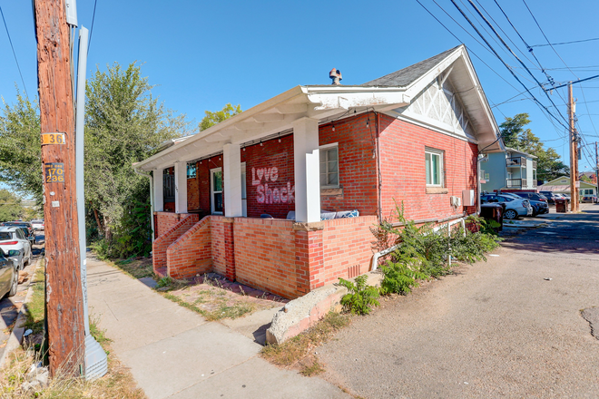 1220- 4 11th 3 options, 1 available now - PRIMO HILL HOME - 1 option NOW for 1-6 - All offers considered. 2026-27 options for groups of