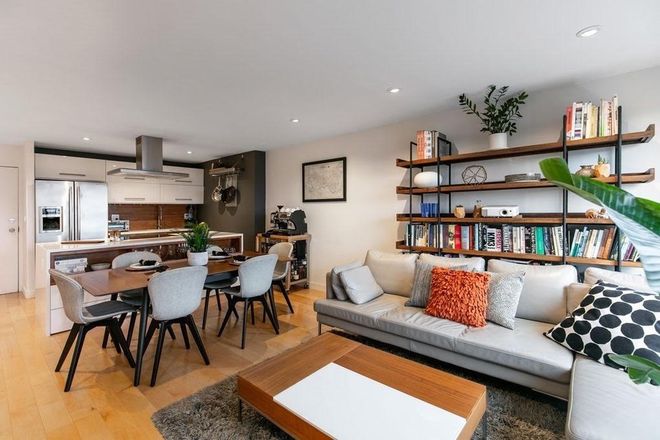 Living Room - Apartment w/great view, walking distance to Harvard Square