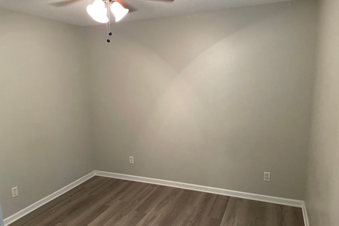 Bedroom - Home in Dahlonega Near UNG for Students Only