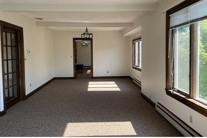 Dining Hall - 3 Spacious Rooms Available Near Tufts, 10 Min Walk Townhome