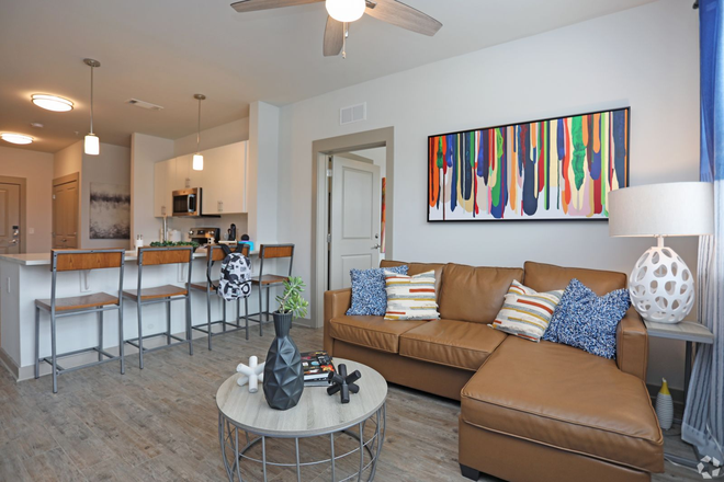 Living area - top floor Finmore unit in 4-bed apartment - 26-27 lease takeover