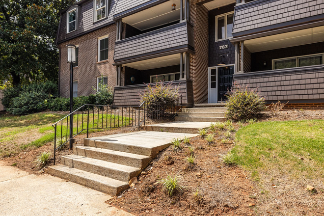 Stairs to entrance - 3/2 Rental, Great for Students and Staff, Available July 1 Condo