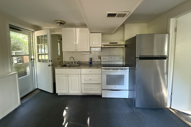 Kitchen - 1BR/1BA apartment 20 minutes from campus