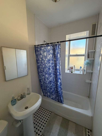 washroom - Well maintained apartment close to Mass Ave