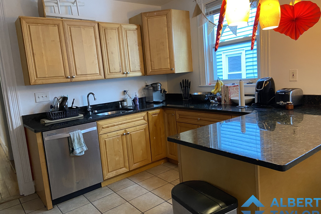 Kitchen - Cozy 4-bedroom with Laundry in-unit!! Apartments