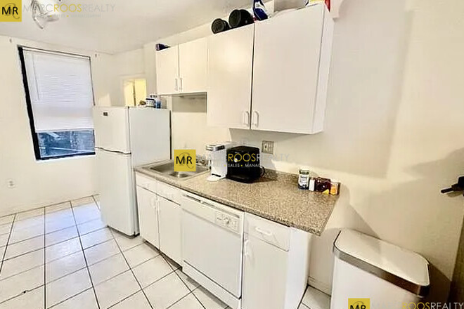 Call NOW for showings! 617-236-8550 - CHARTER ST - *HALF FEE* CHARMING STUDIO NEAR NORTH END WATERFRONT *AVAIL NOW* W/ LNDRY IN BLDNG Apartments