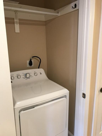 ... - MODERN IN-UNIT LAUNDRY, 3 BED ON THIRD FLOOR Condo