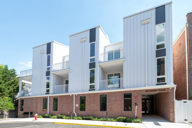 Outside Street View - 3BR thome-Lincoln Ct-Princeton