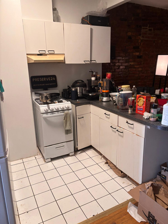 Kitchen - 15 min walk to WSP. 17 Min commute to Tandon. East Village Apartments
