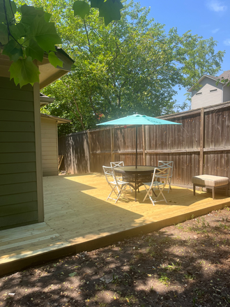 New private Deck patio - Walk to Emory-Campus or Starbucks/Whole-foods