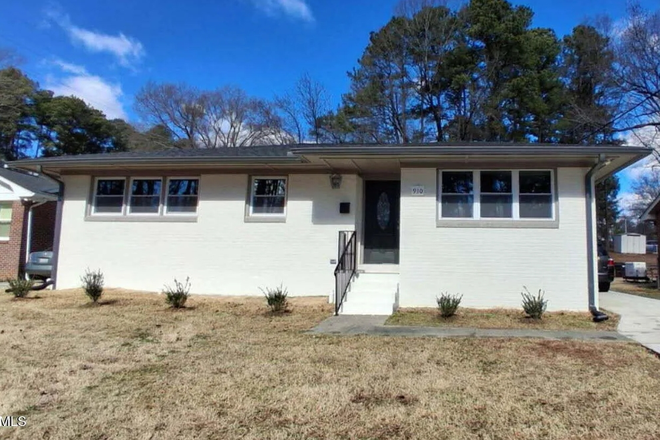 front - Single family house for rent
