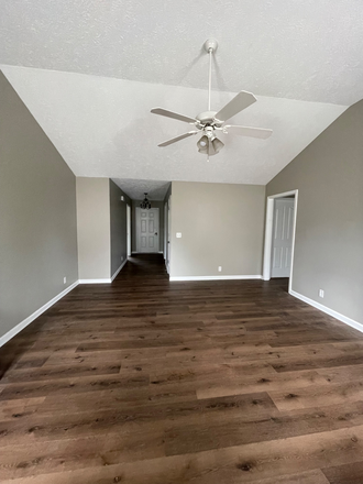 Living Room to front entry - Private House Less than 2 miles from MTSU