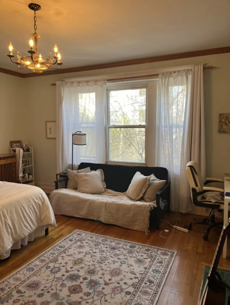 Room 2 (bigger) - Easy access to B line and grocery shopping Apartments