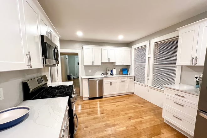 Kitchen - Furnished 1 bedroom near Tufts (Pets welcome, office space, utilities included) Apartments
