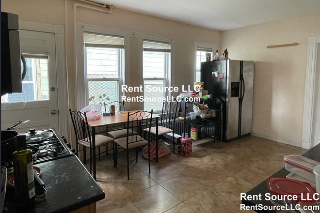 Kitchen - 3 Princeton St: 15 min walk from Main Tufts Campus, T acessible + 101 Bus Duplex
