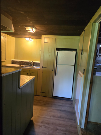 Kitchen - 2 Bedrooms + Living Room, Den, Workshop, Great A/C! Heat Included House